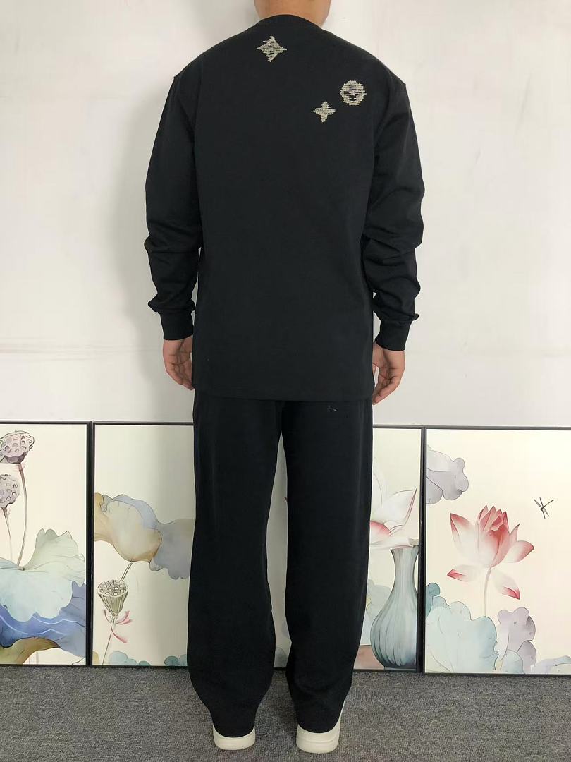 Louis Vuitton 139 L⭐ LONG SLEEVED 3207240721 (Im 170Cm 60Kg I Wear Size M In The Phot) - Image 4