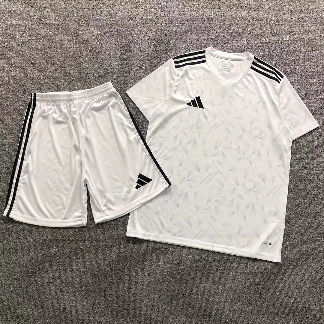 85 FOOTBALL T-SHIRT SHORTS 1242401002 (Im 170Cm 60Kg I Wear Size L In The Phot), photo 1