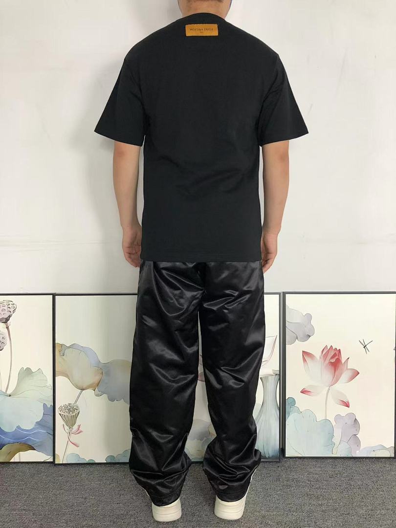 Louis Vuitton 158 L⭐ T-SHIRT 22040362001 (Im 170Cm 60Kg I Wear Size XS In The Phot) - Image 4
