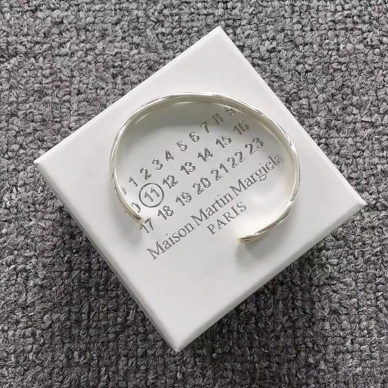 On Running 128 MAISON MARGIELA