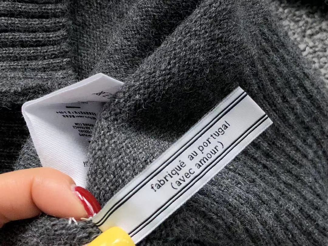 AMI 138 AMI SWEATER 3110070917 (Im 170Cm 60Kg I Wear Size S In The Phot) - Image 26