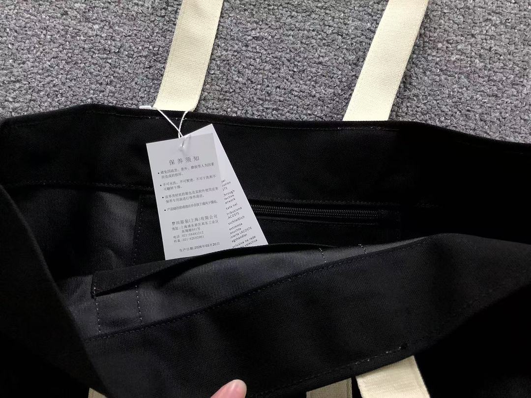 Lacoste 158 LACOSTE BAG 4206020375 (Long 45CM* Wide 18CM* High 36CM) - Image 18