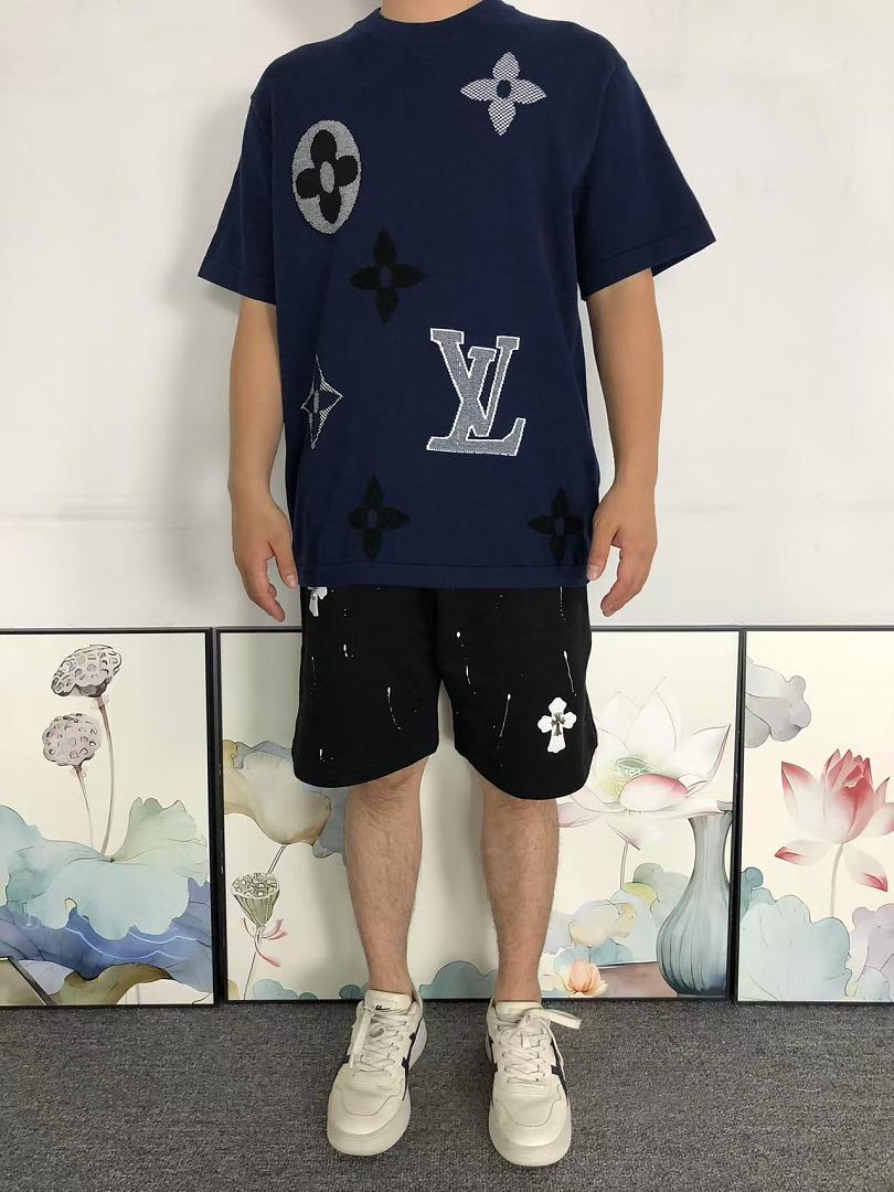Louis Vuitton 195 L⭐ T-SHIRT 22060111125 (Im 170Cm 60Kg I Wear Size M In The Phot) - Image 3