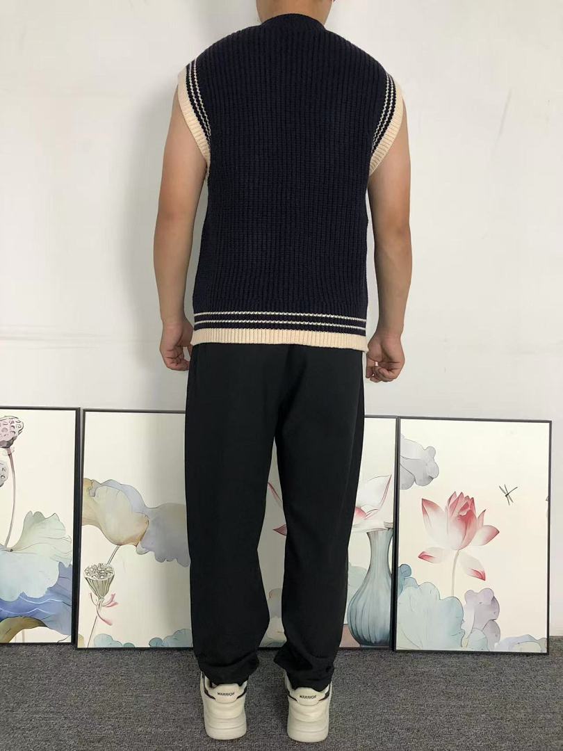 AMI 115 AMI SWEATER VEST 510181488 (Im 170Cm 60Kg I Wear Size S In The Phot) - Image 4