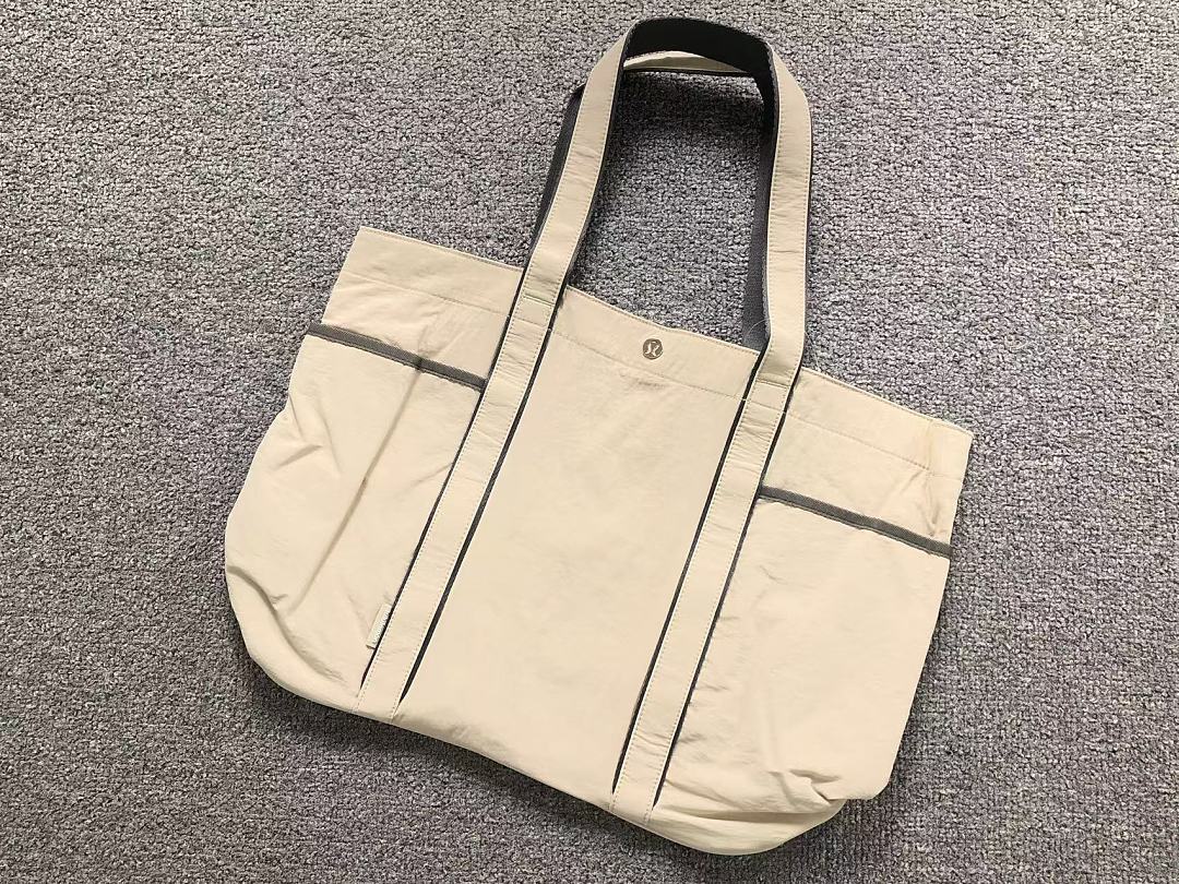 On Running 178 LULULEMON BAG 4207030777 Long 49CM* Wide 16CM* High - Image 10