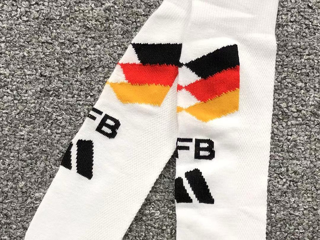 Chanel 39 FOOTBALL SOCKS - Image 4