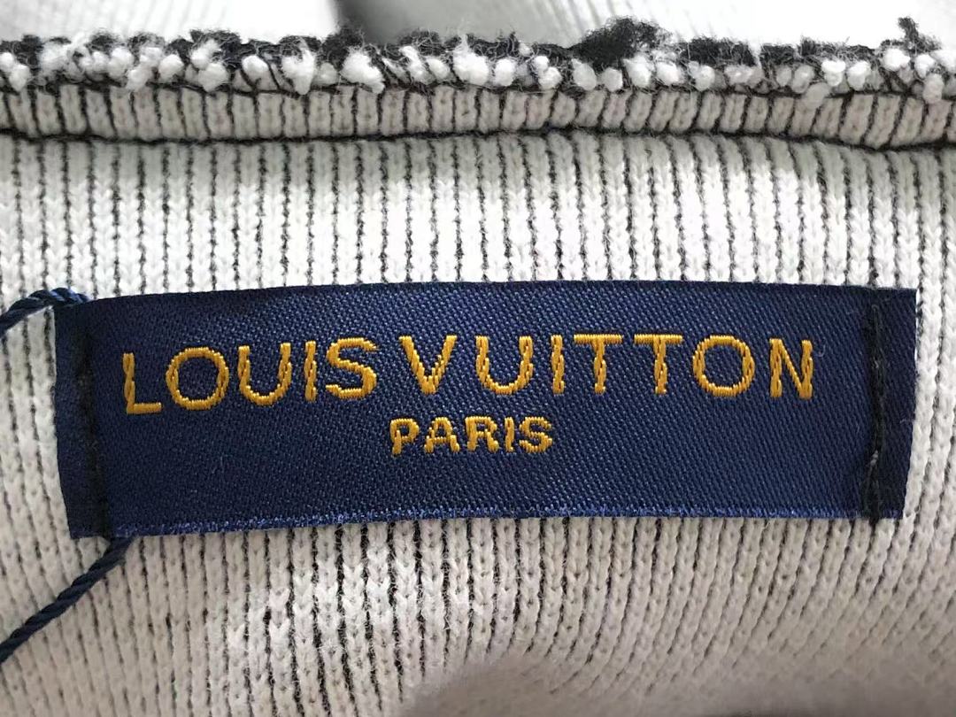 Louis Vuitton 235 L⭐ SWEATER 11081306104 (Im 170Cm 60Kg I Wear Size S In The Phot) - Image 15