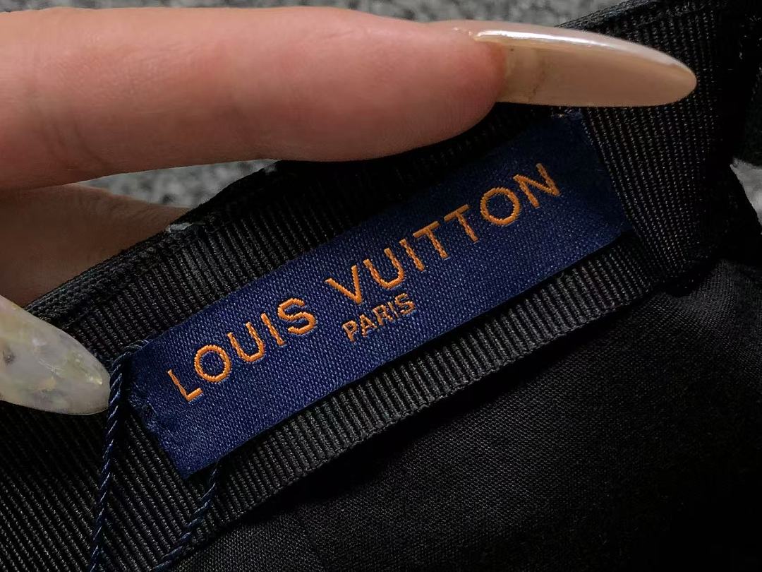 Louis Vuitton 68 L⭐ - Image 28