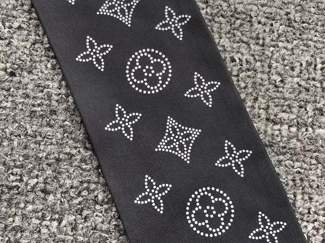Louis Vuitton 68 L⭐ SCARF 5112803102 (Long 116CM* Wide 8CM*) - Image 5