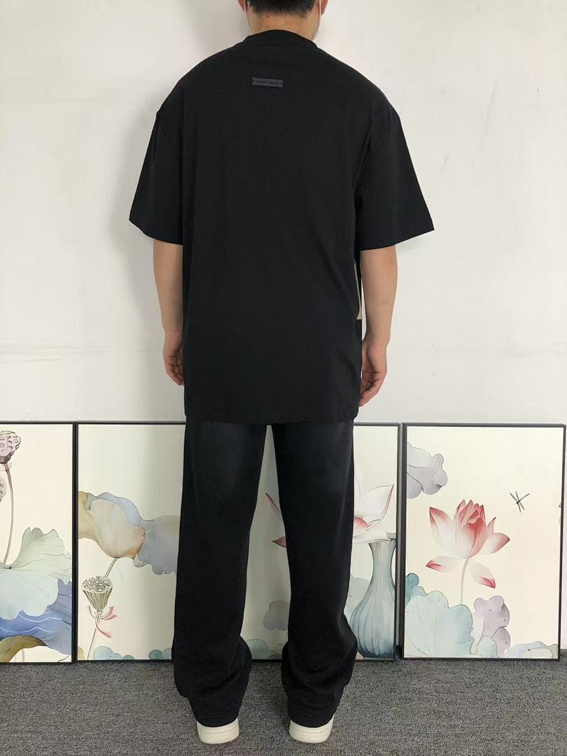 Fear of God 98 FOG T-SHIRT 22040419125 (Im 170Cm 60Kg I Wear Size M In The Phot) - Image 4