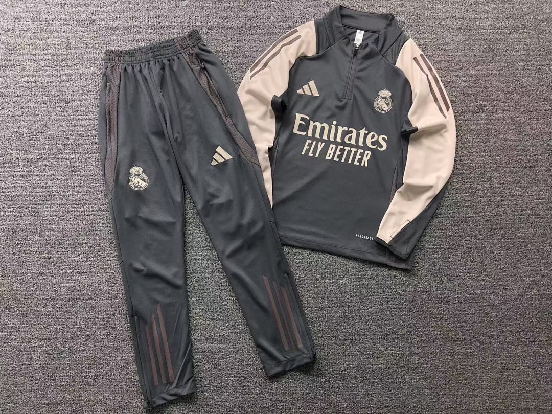 Chanel 135 FOOTBALL LONG SLEEVED TROUSERS - Image 4