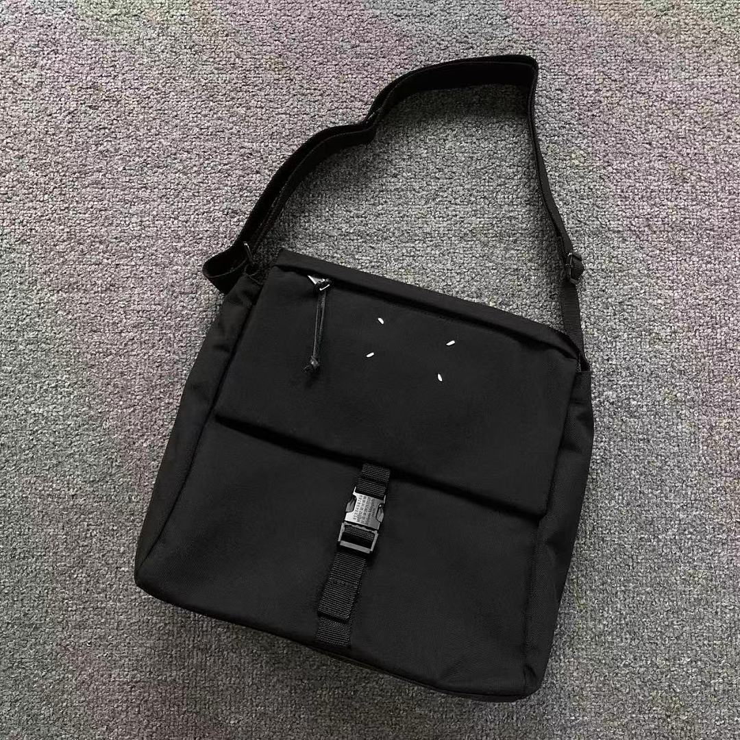 On Running 258 MAISON MARGIELA BAG 3205251321 (Long 32CM* Wide 11CM* High 28CM)