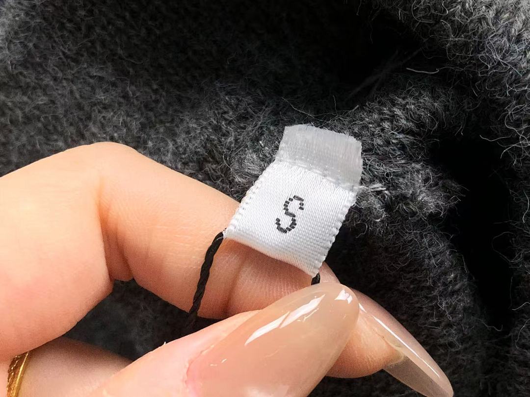 AMI 168 AMI SWEATER 3109300221 (Im 170Cm 60Kg I Wear Size S In The Phot) - Image 25