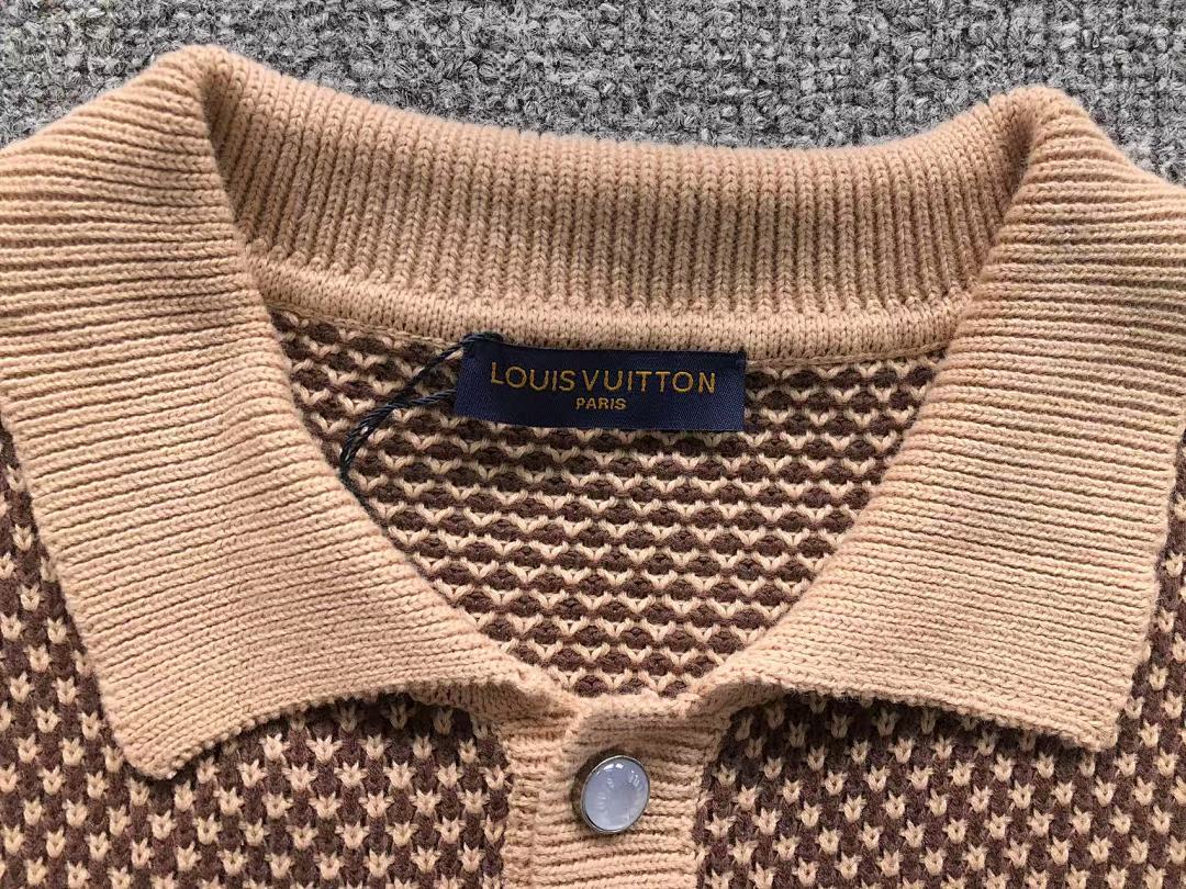 Louis Vuitton 218 L⭐ T-SHIRT 3203020121 (Im 172Cm 55Kg I Wear Size M In The Phot) - Image 10