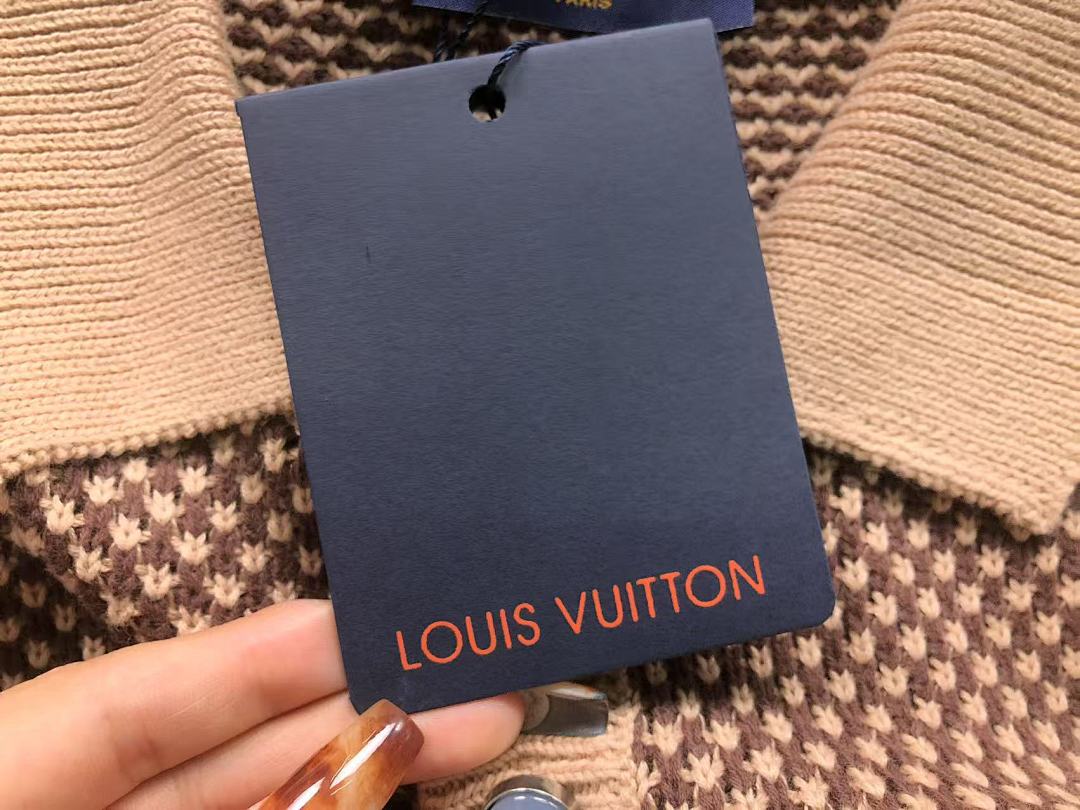 Louis Vuitton 218 L⭐ T-SHIRT 3203020121 (Im 172Cm 55Kg I Wear Size M In The Phot) - Image 12