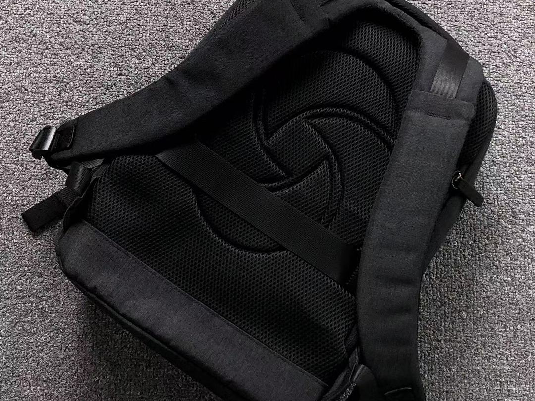 On Running 228 SA⭐⭐ON⭐⭐E BAG 4207240775 (Long 27CM* Wide 12CM* High 42CM) - Image 8