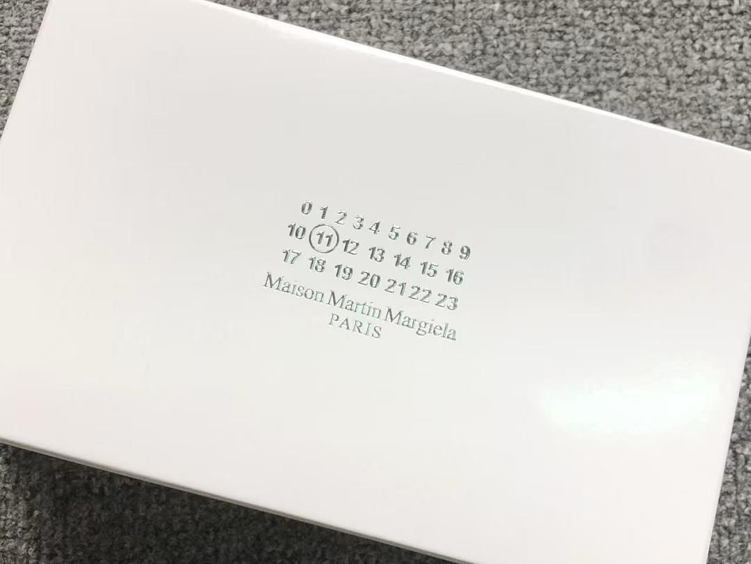 On Running 185 MAISON MARGIELA BAG 3206182421 (Long 20CM* Wide 3CM* High 10CM) - Image 16