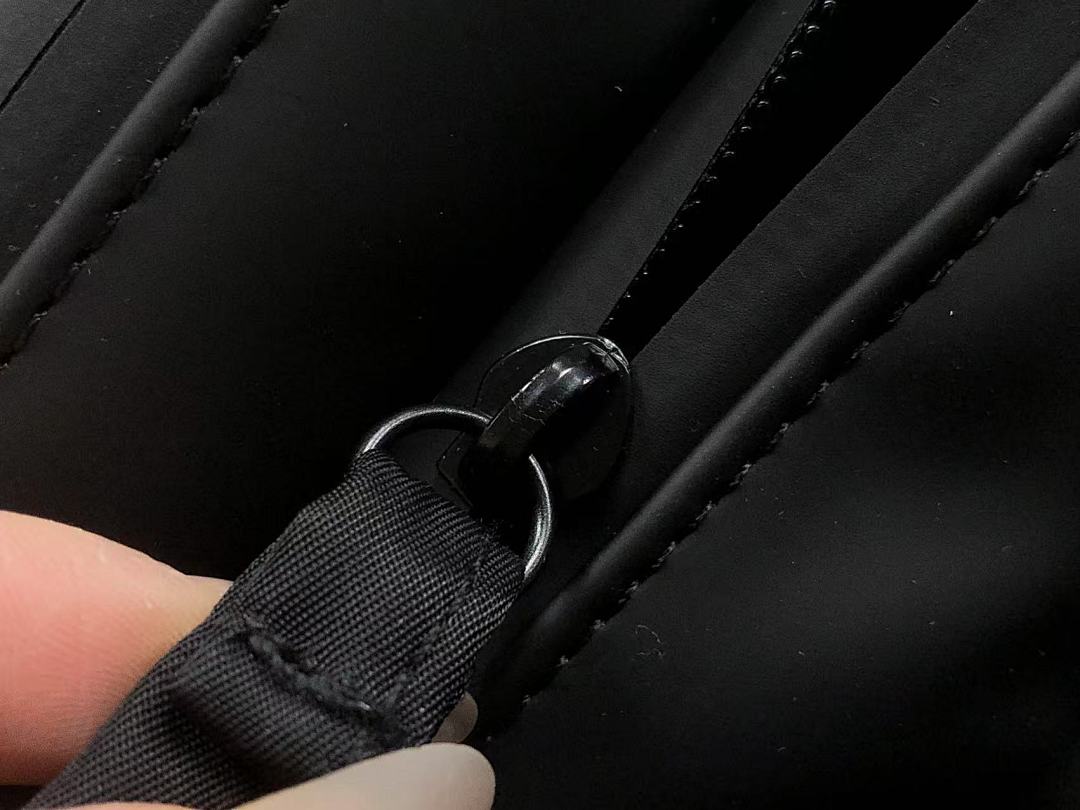 Fear of God 95 FOG BAG 4201070413 (Long 26CM* Wide 16CM* High 14CM) - Image 25