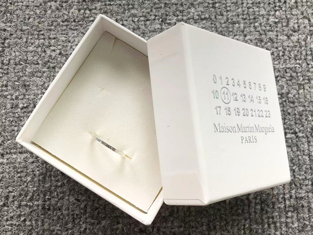 On Running 105 MAISON MARGIELA - Image 2