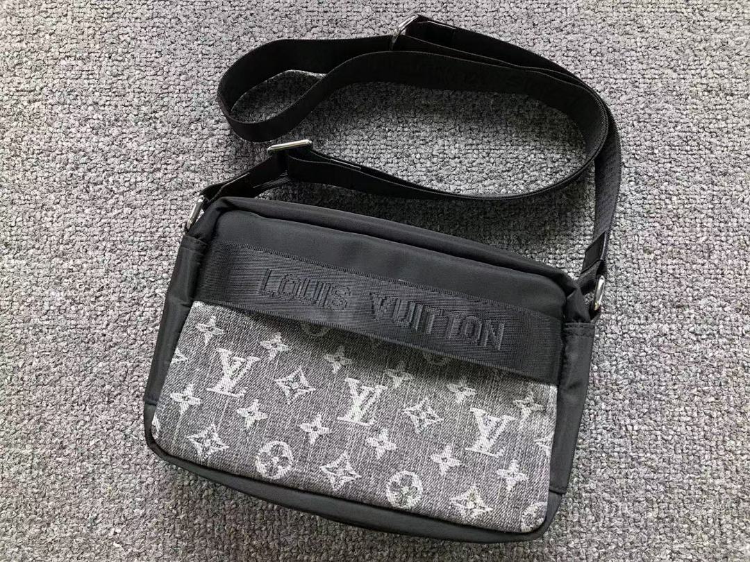 Louis Vuitton 158 L⭐ BAG 48233613 (Long 28CM* Wide 8CM* High 18CM) - Image 8