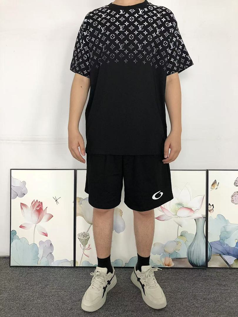 Louis Vuitton 108 L⭐ T-SHIRT 41061312126 (Im 170Cm 60Kg I Wear Size XS In The Phot) - Image 3