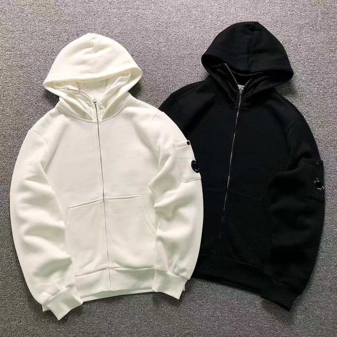 C.P. Company 215 CP HOODIE 22082826172 (Im 170Cm 60Kg I Wear Size M In The Phot), photo 1