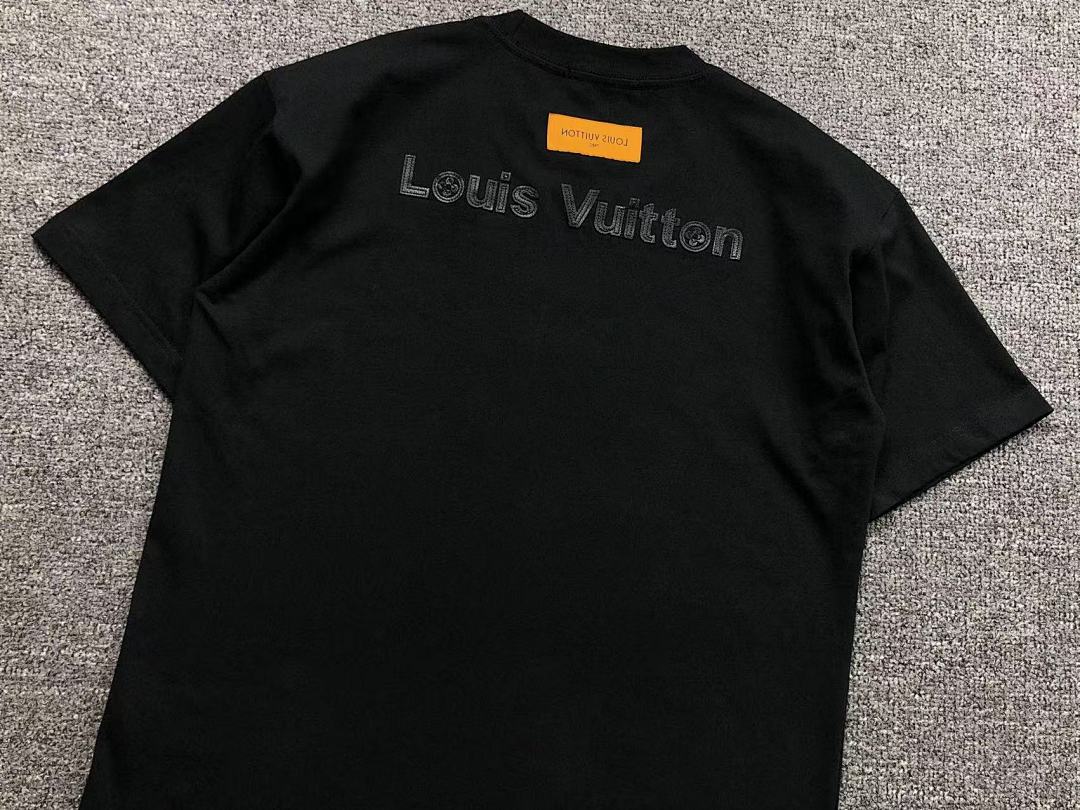 Louis Vuitton 118 L⭐ T-SHIRT 213041021 (Im 170Cm 55Kg I Wear Size S In The Phot) - Image 8
