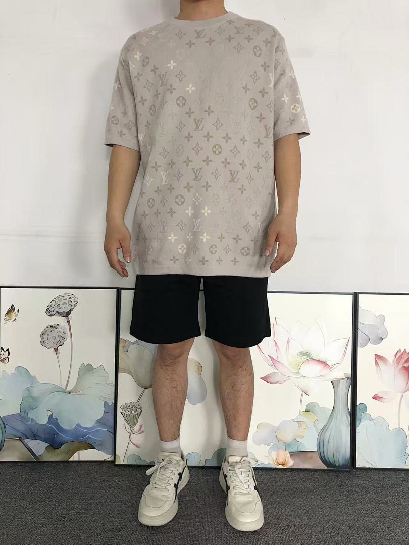 Louis Vuitton 178 L⭐ T-SHIRT 3201160521 (Im 170Cm 60Kg I Wear Size M In The Phot) - Image 3