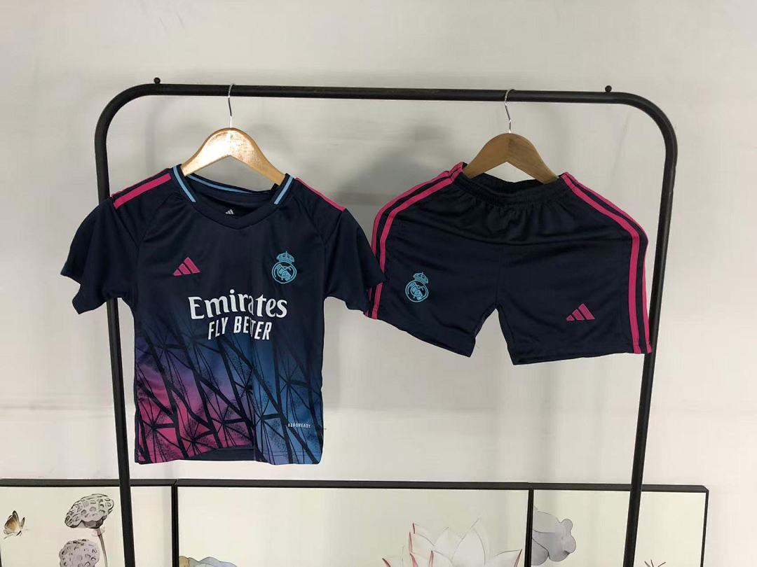 Chanel 75 FOOTBALL T-SHIRT SHORTS - Image 27