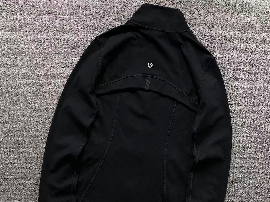 On Running 228 LULULEMON LONG SLEEVED FEMAIE - Image 9