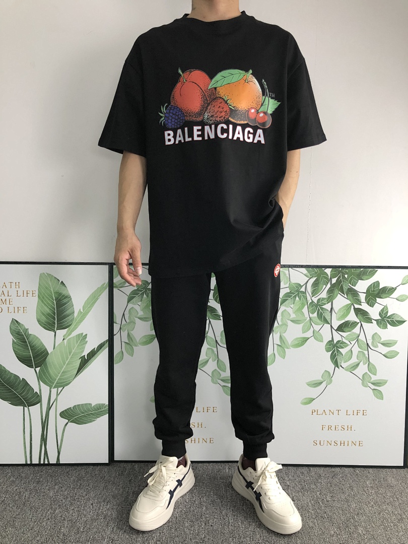 Balenciaga 118 B⭐L⭐⭐⭐IA⭐A T-SHIRT 311092521 (Im 170Cm 57Kg I Wear Size M In The Phot) - Image 2