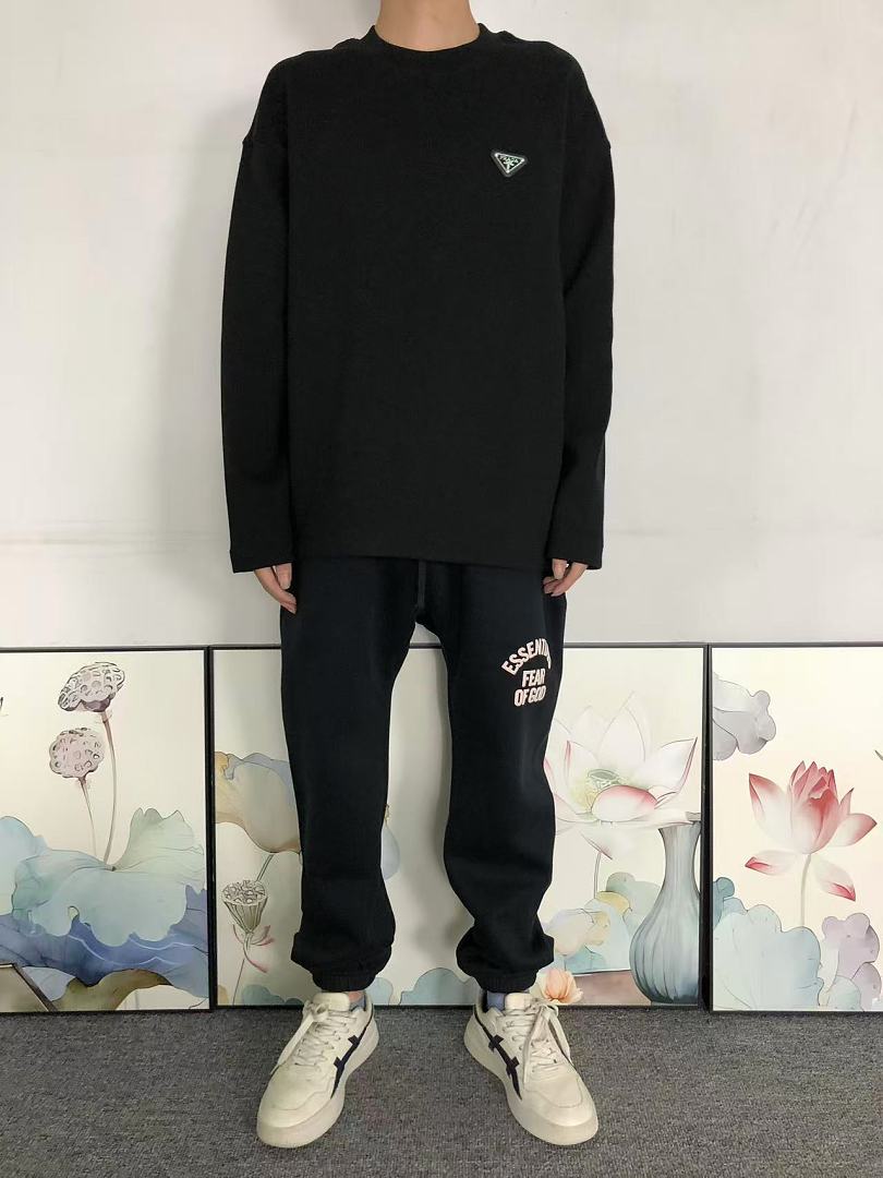 Prada 178 P⭐A⭐A LONG SLEEVED 2208081104 (Im 170Cm 60Kg I Wear Size M In The Phot) - Image 3