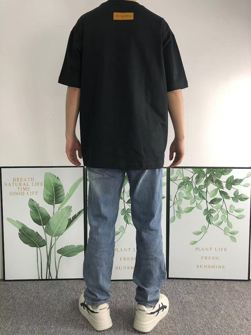 Louis Vuitton 115 L⭐ T-SHIRT 412200221 (Im 170Cm 57Kg I Wear Size L In The Phot) - Image 4