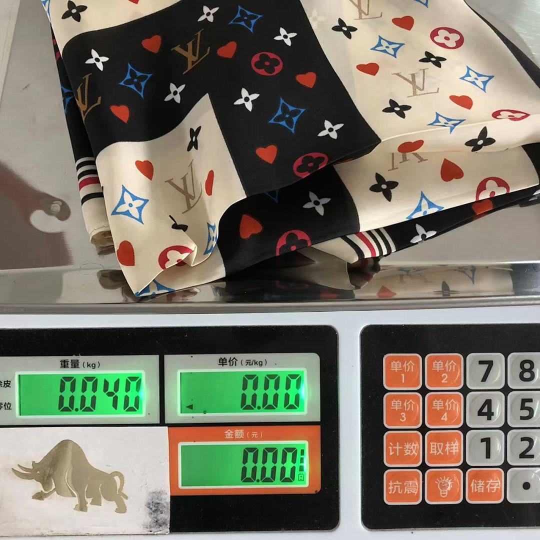 Louis Vuitton 68 L⭐ SCARF 31071903102 (Long 69CM* Wide - Image 9
