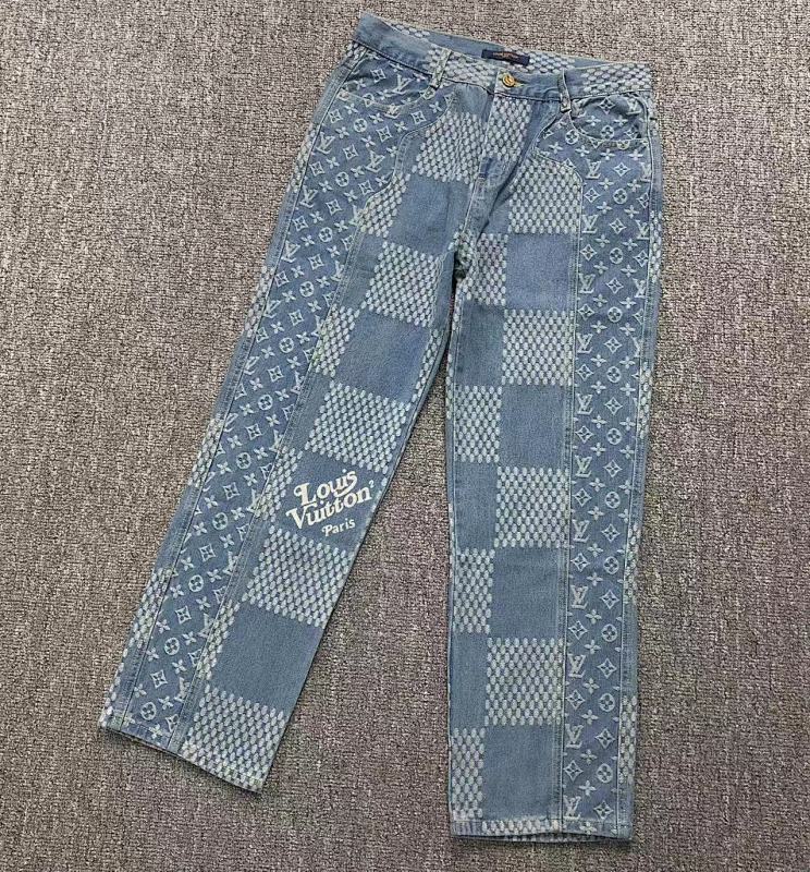 Louis Vuitton 208 L⭐