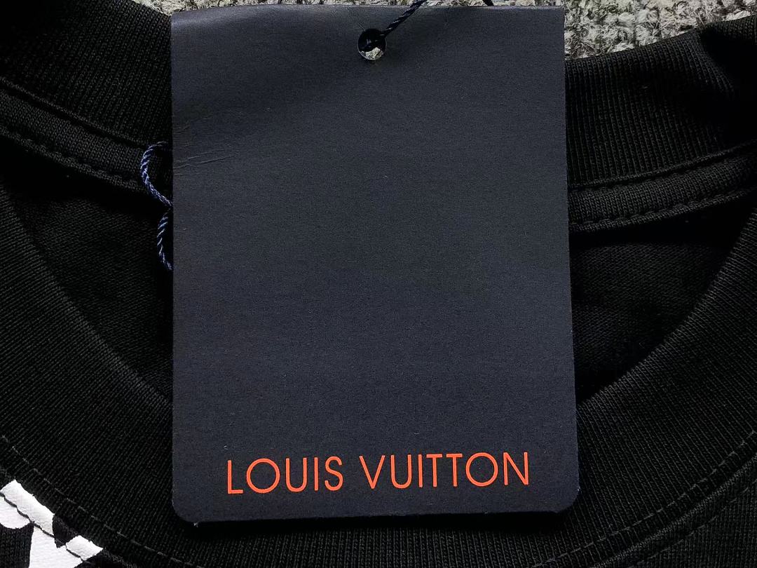 Louis Vuitton SHORTS 158 L⭐ T-SHIRT 2208020615 (Im 170Cm 60Kg I Wear Size S In The Phot) - Image 18