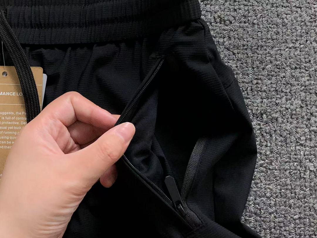On Running 128 ON T-SHIRT - Image 17