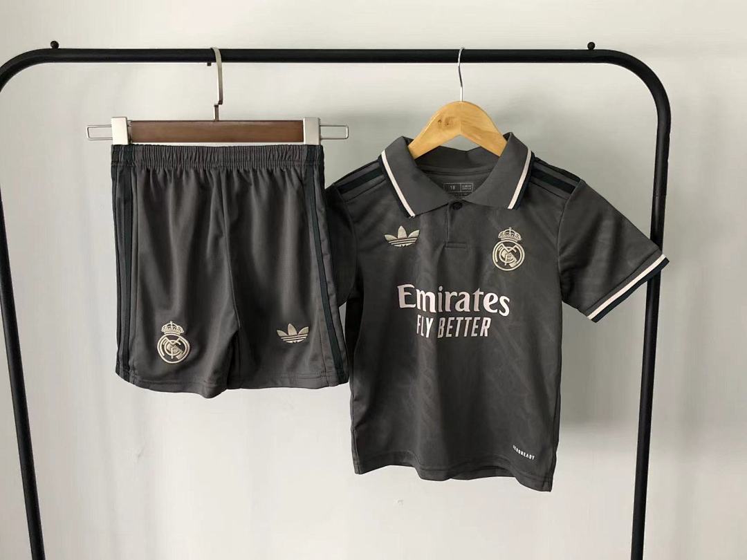 Chanel 68 FOOTBALL T-SHIRT SHORTS - Image 32