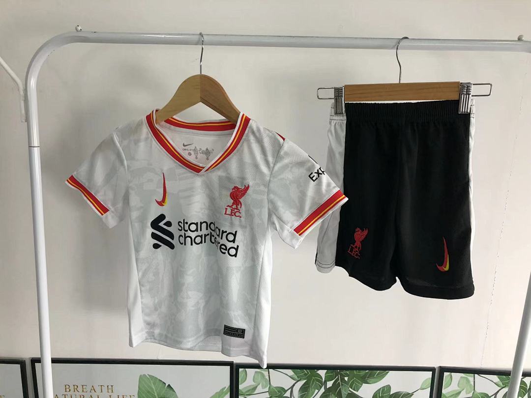 Chanel 68 FOOTBALL T-SHIRT SHORTS - Image 34