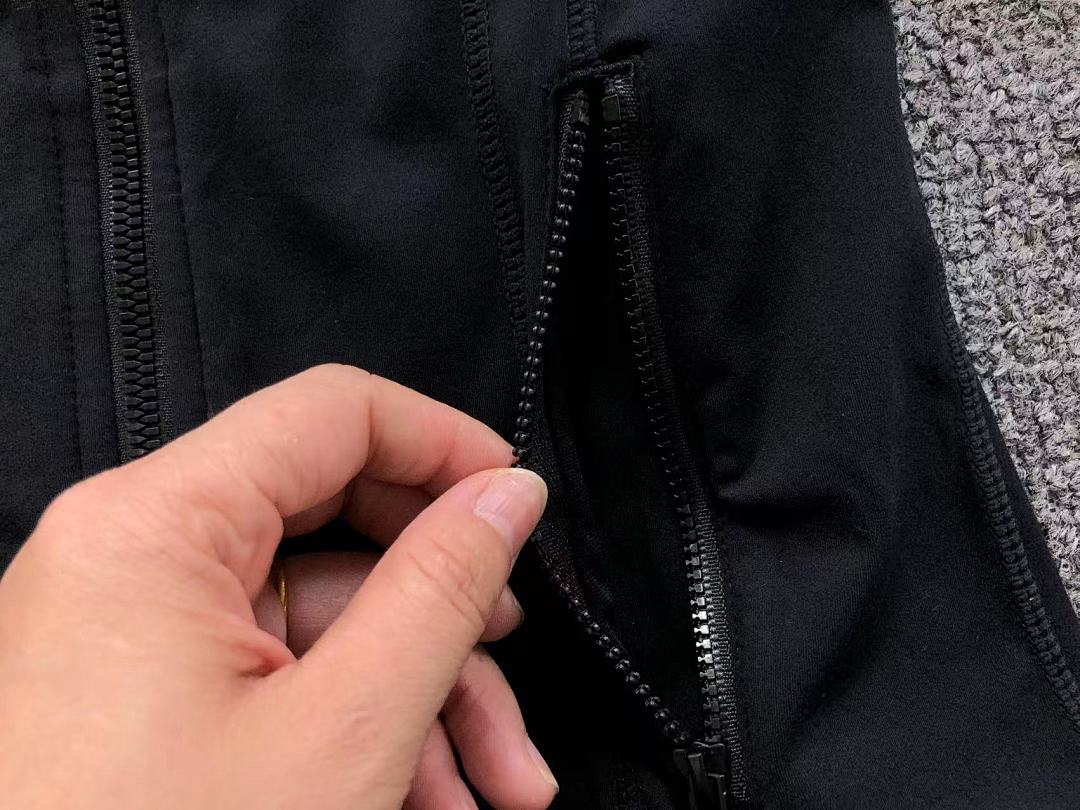 On Running 228 LULULEMON LONG SLEEVED FEMAIE - Image 20