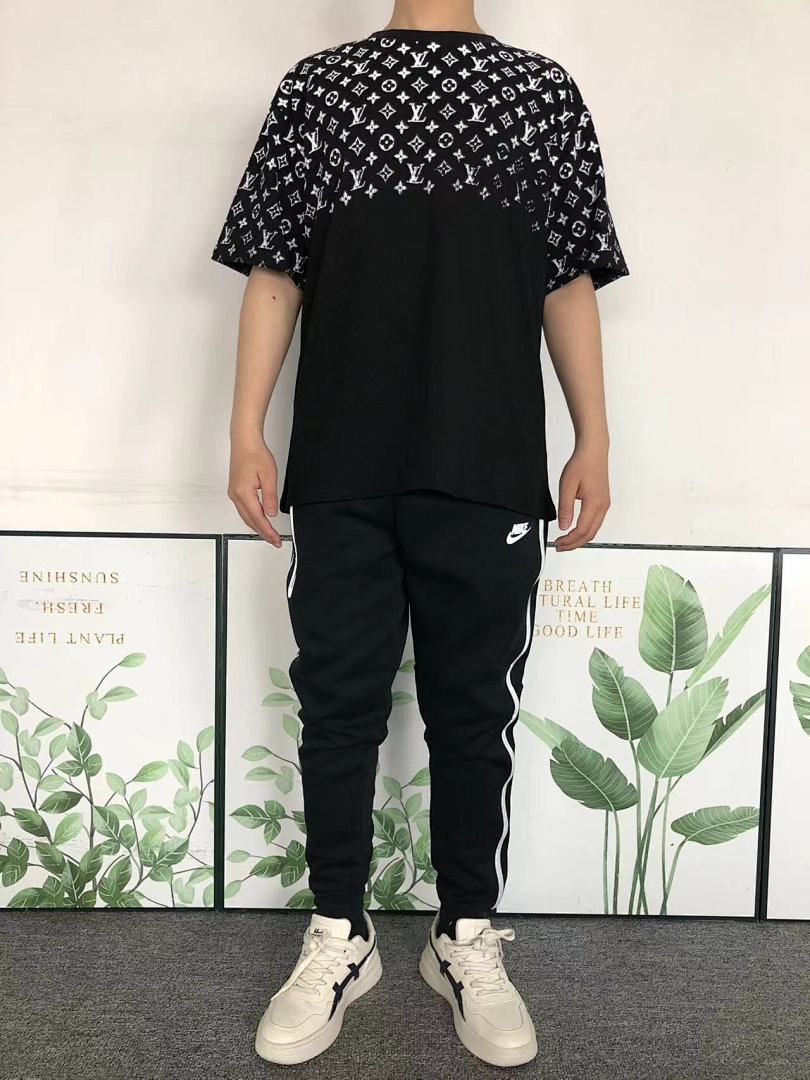 Louis Vuitton 126 L⭐ T-SHIRT 214010136 (Im 170Cm 60Kg I Wear Size S In The Phot) - Image 3