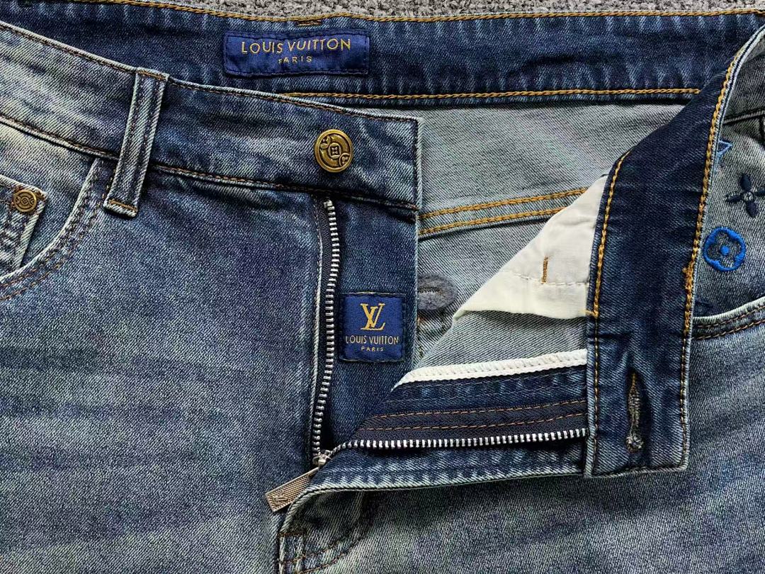 Louis Vuitton 215 L⭐ - Image 19