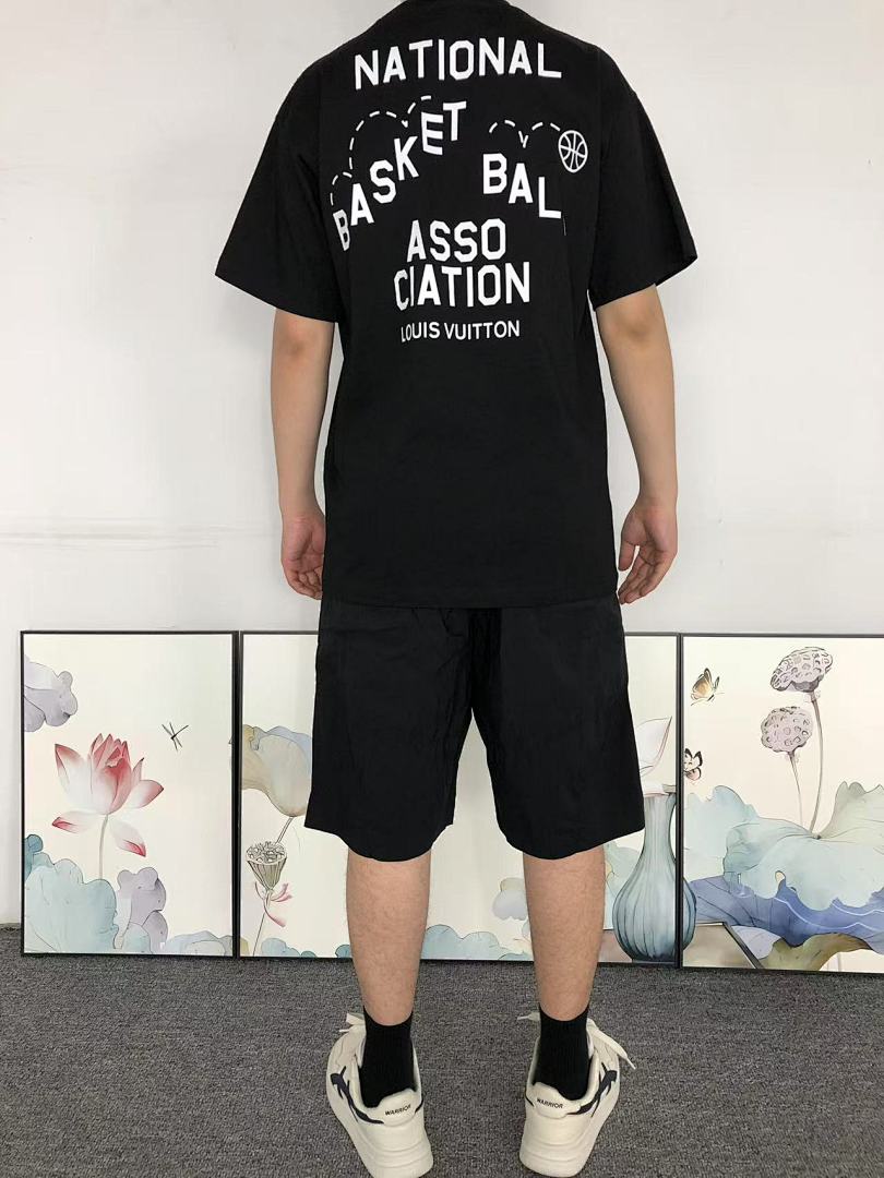 Louis Vuitton 108 L⭐ T-SHIRT 41062609126 (Im 170Cm 60Kg I Wear Size XS In The Phot) - Image 4