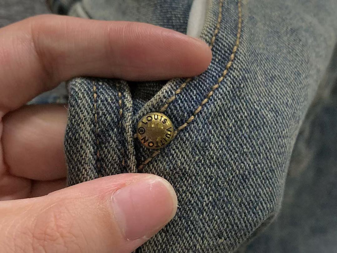 Louis Vuitton 208 L⭐ - Image 18
