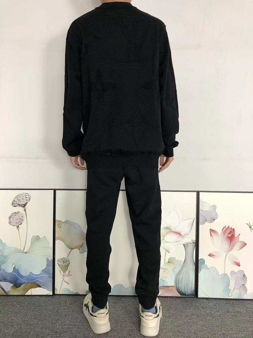 Louis Vuitton 139 L⭐ SWEATER 42082107163 (Im 170Cm 60Kg I Wear Size M In The Phot) - Image 4