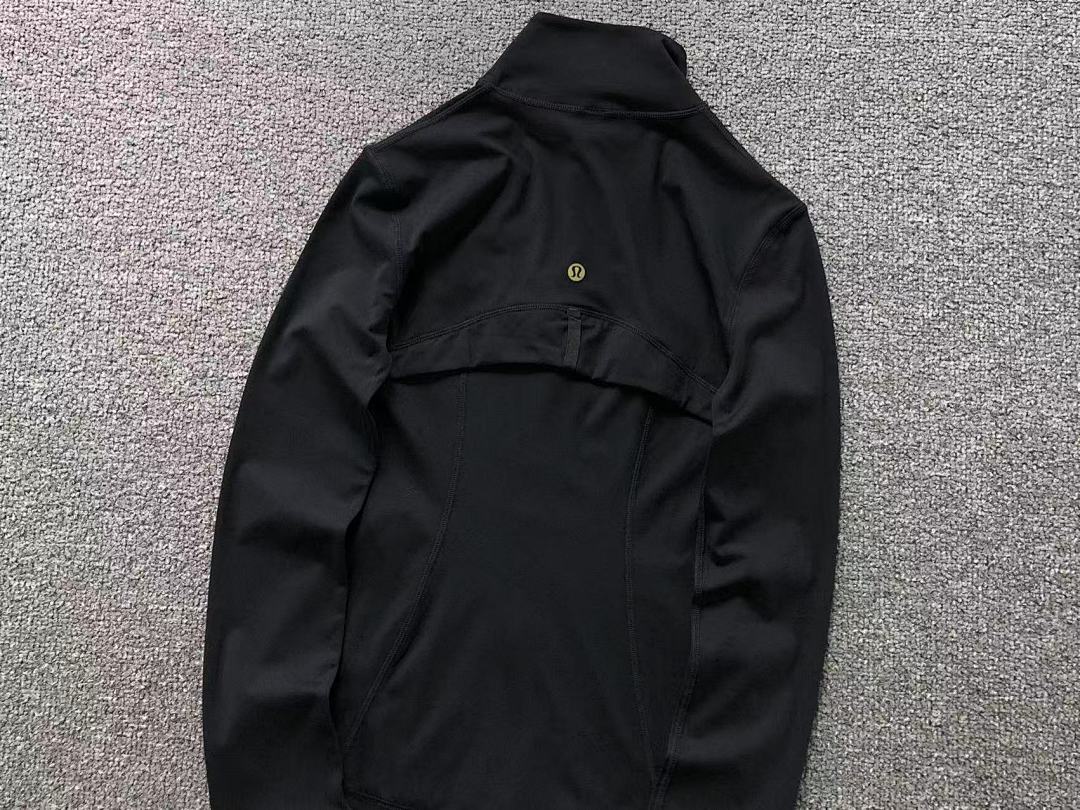 On Running 228 LULULEMON LONG SLEEVED FEMAIE - Image 11