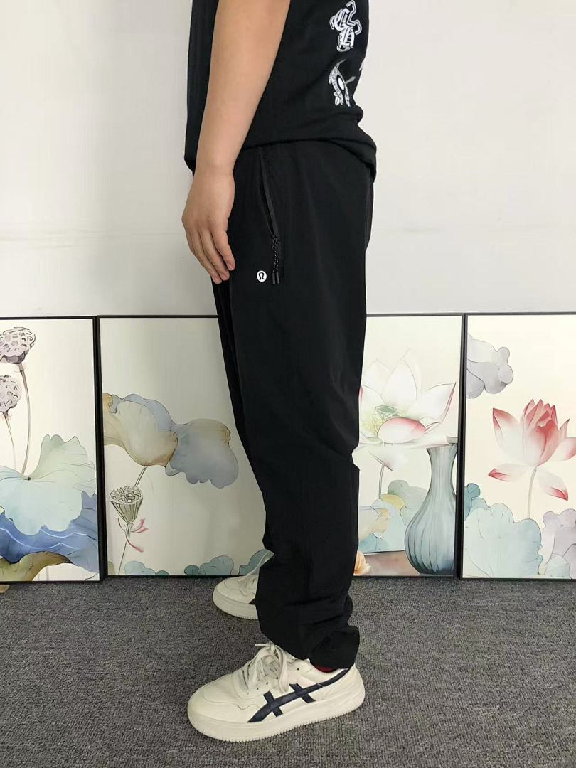 On Running 168 LULULEMON TROUSERS 2204010404 (Im 170Cm 60Kg I Wear Size XL In The Phot) - Image 4
