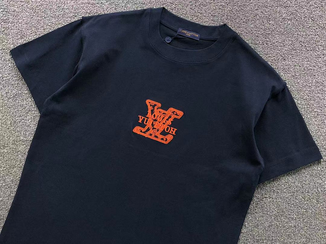 Louis Vuitton 115 L⭐ T-SHIRT 510102481 (Im 170Cm 60Kg I Wear Size S In The Phot) - Image 13