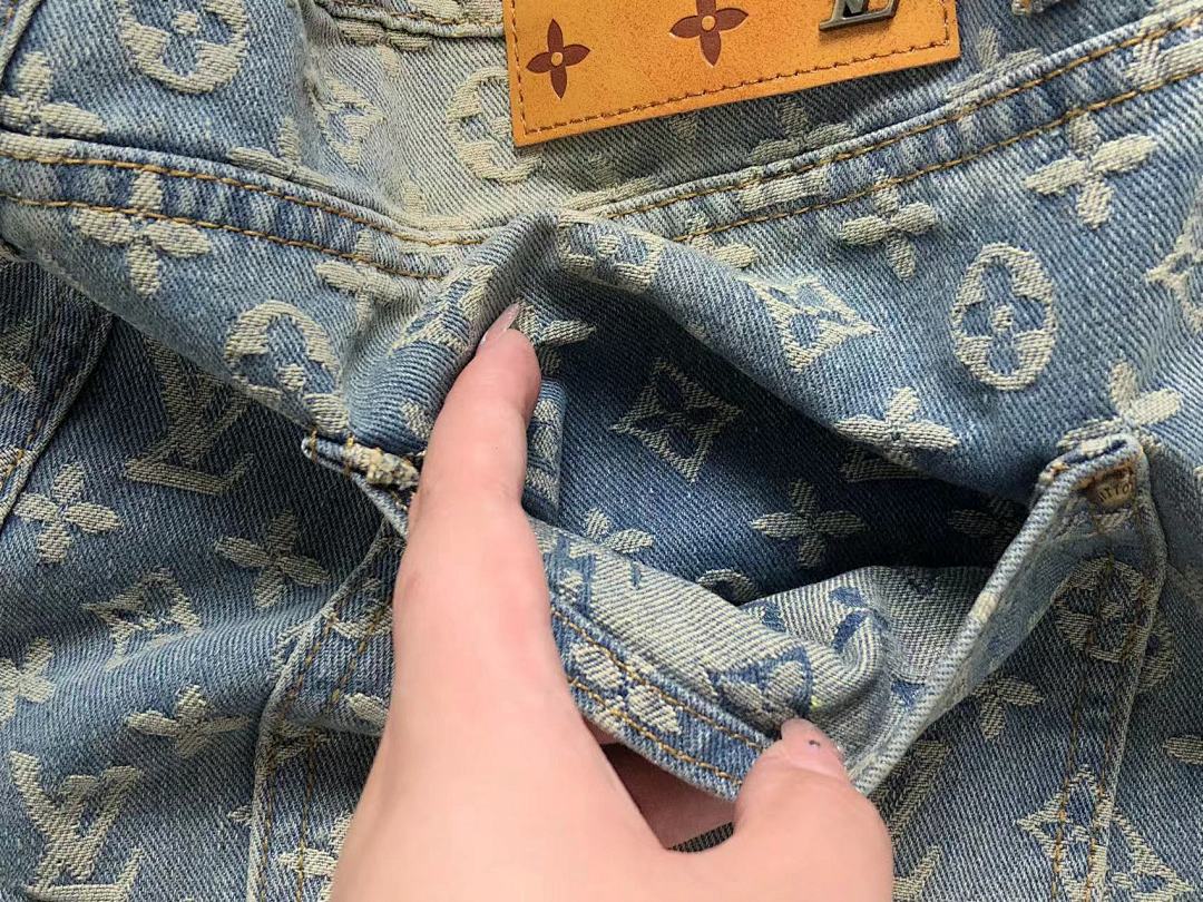 Louis Vuitton 208 L⭐ - Image 8