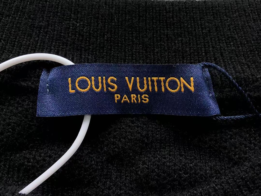 Louis Vuitton 208 L⭐ SWEATER 42030214156 (Im 172Cm 55Kg I Wear Size S In The Phot) - Image 17